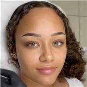 Engagierte Nachhilfelehrerin für Wirtschaft und Politik